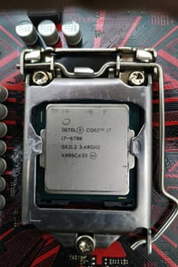 للبيع  التواصل على هذا الرقم 07718210656 السعر:  نعالج: Intel Core i7-...