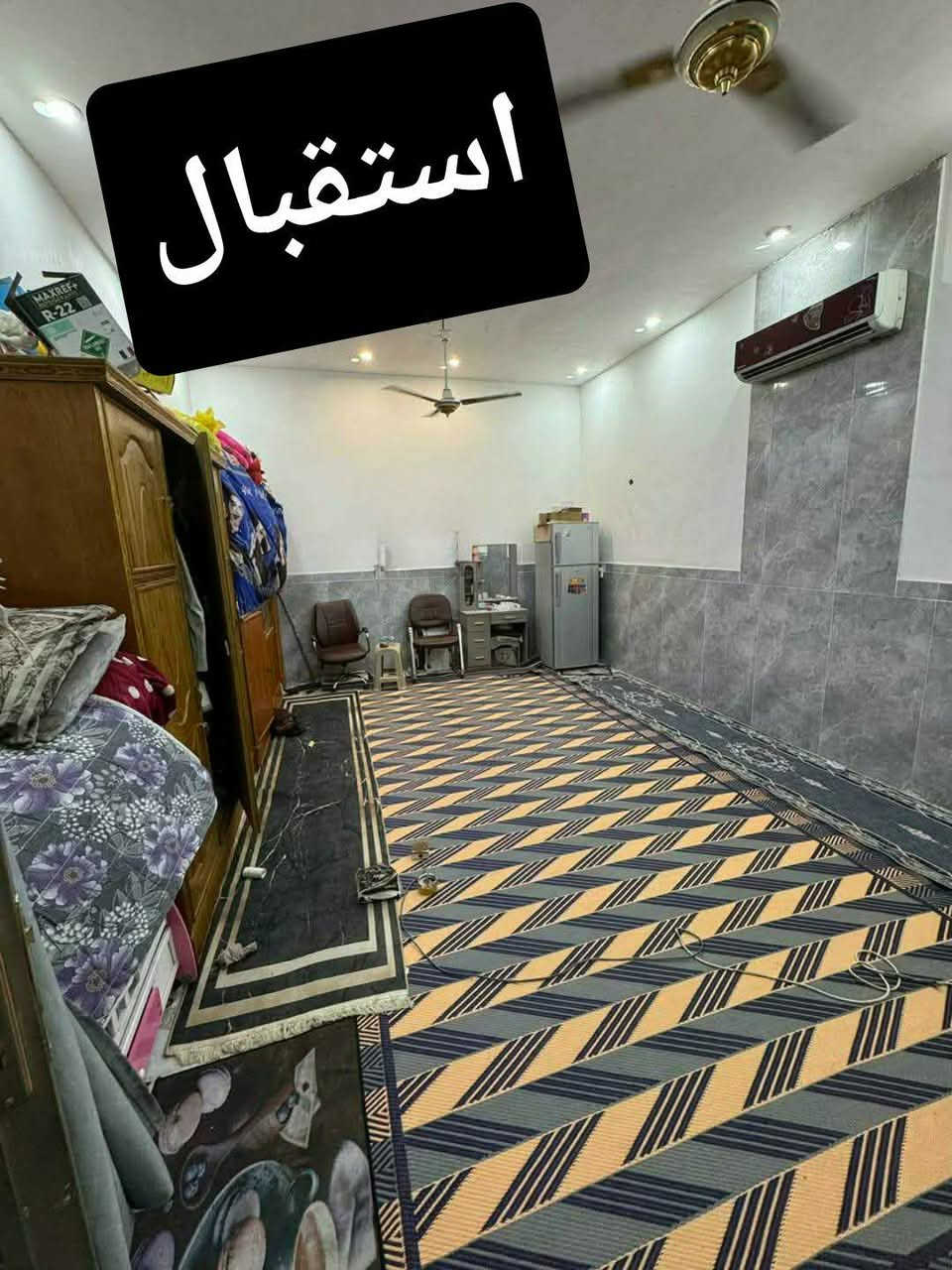 السلام عليكم عندي بيت للبيع حي ميسان شارع البوريات قرب اسواق المصطفى شارع 12 رقم العقار 22374/3 بنيان جديد طابق واحد اساس صب رفت مسلح حصيرتين زائد جسور مخفيه تحت الحصيرتين 
بنيان طابوق جمهوري النهروان 
السقف صب كونكريت مسلح 
المجاري داخل الرفت 
كهرباء بوري مي دفن درجه اولى 
المطبخ والصحيات بورسلين للسقف 
ارضيه كاشي مكان السبالت بورسلين للسقف 
مساحة العرصه 200 متر الواجهه 10 والنزال 20 البيت متعوب عليه مال جناي 
غرفتين معزولات عن الصاله وصحيات داخليه وصاله كبيره ومطبخ حار وبارد معزولات مكاشيف عدد 2 واستقبال كبير وطارمه وصحيات خارجيه سياج الشارع 3 دنك الواجهه بس ملبوخه سمنت سعره 265 وبي مجال بسيط رقم التليفون 
***********
