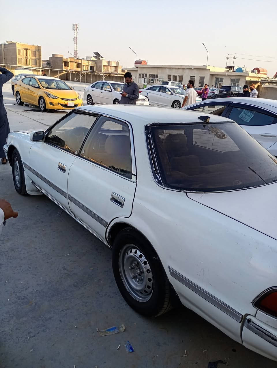 السلام عليكم 
سياره مارك موديل 1992  للبيع مكينه ونجي السياره جاهزه تحويل ثاني يوم تبريد شغال تخم تاير جديد حداديه جاهزه كير جديد المكينه بيها خيط بخار رقم انكليزي بغداد مشروع وطني مصفره غرامات سنويه جديده هزه ما منتهيه مكان السيارة واسط مكفوله من الكص السياره عوزها ترتيبات بسيطه السعر 45 وبيها مجال للطيبين للاتصال ***********

