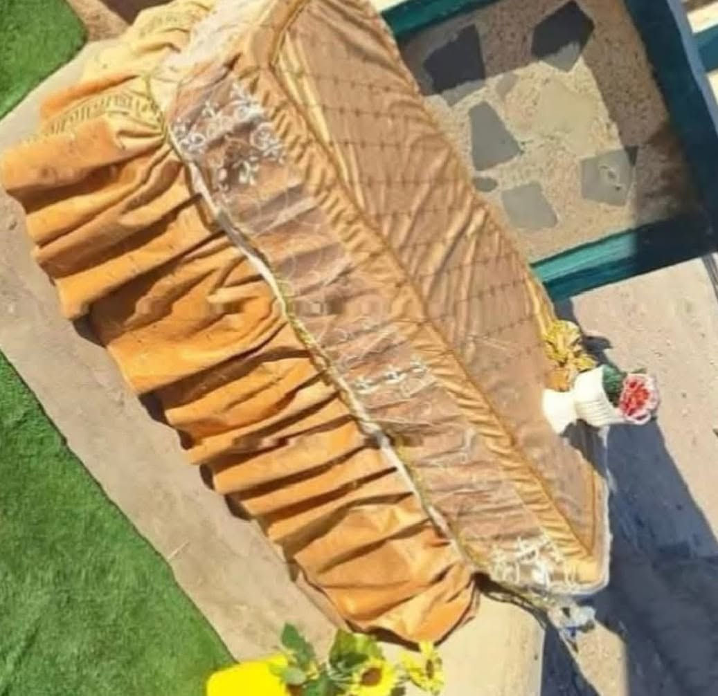 جادر قبر لحماية القبر من أشعة الشمس والأتربة يتم التنفيذ حسب الطلب للحجز ارسال صوره القبر والمديل واتساب ‏‪ ***********‬‏توصيل كل المحافظات
