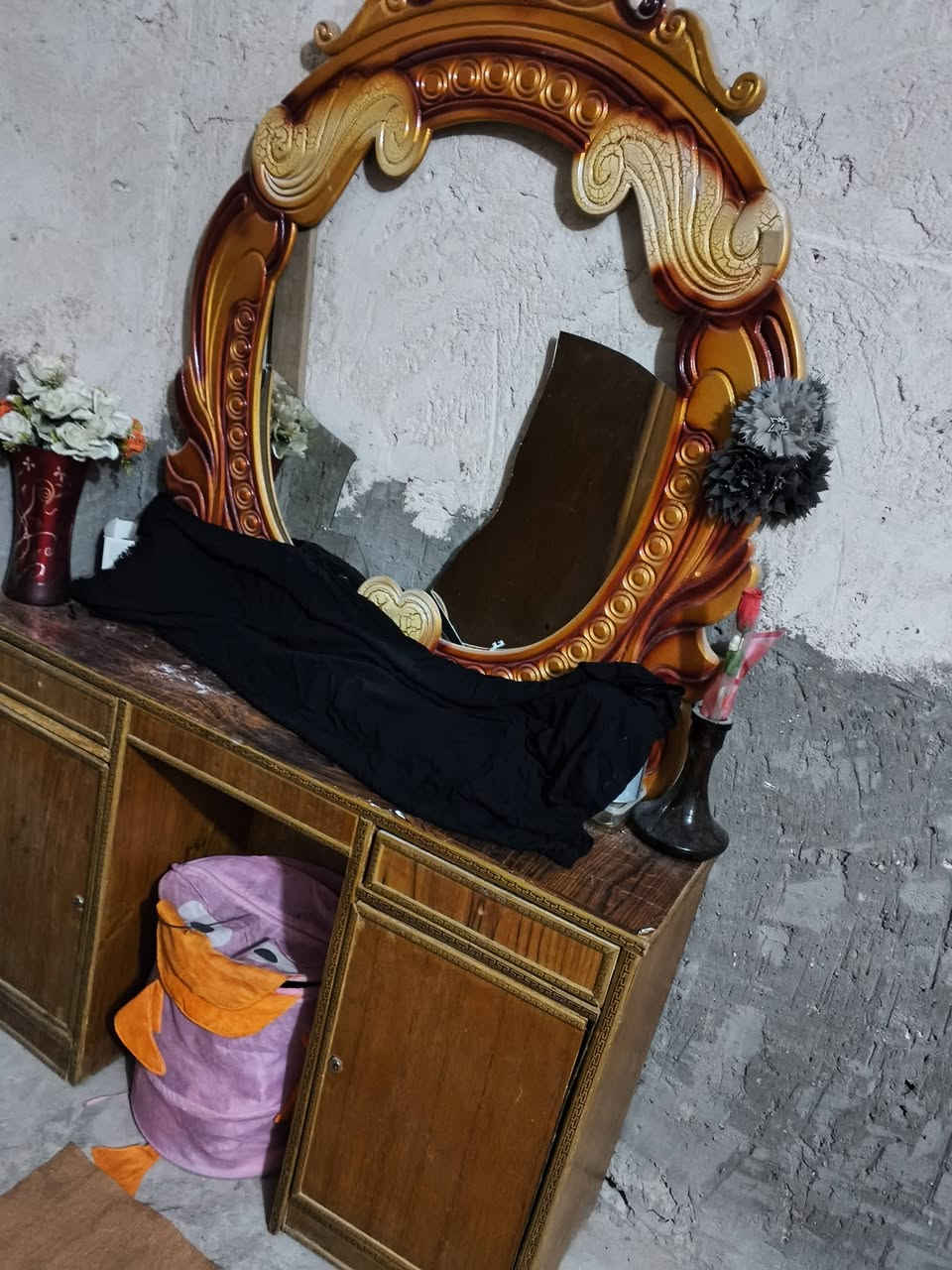 اخشاب البيع كنتور و زاويه و ميز مرايه جاممهن مكسر ب350و بيهن مجال الطيبين وتساب او اتصال ***********
