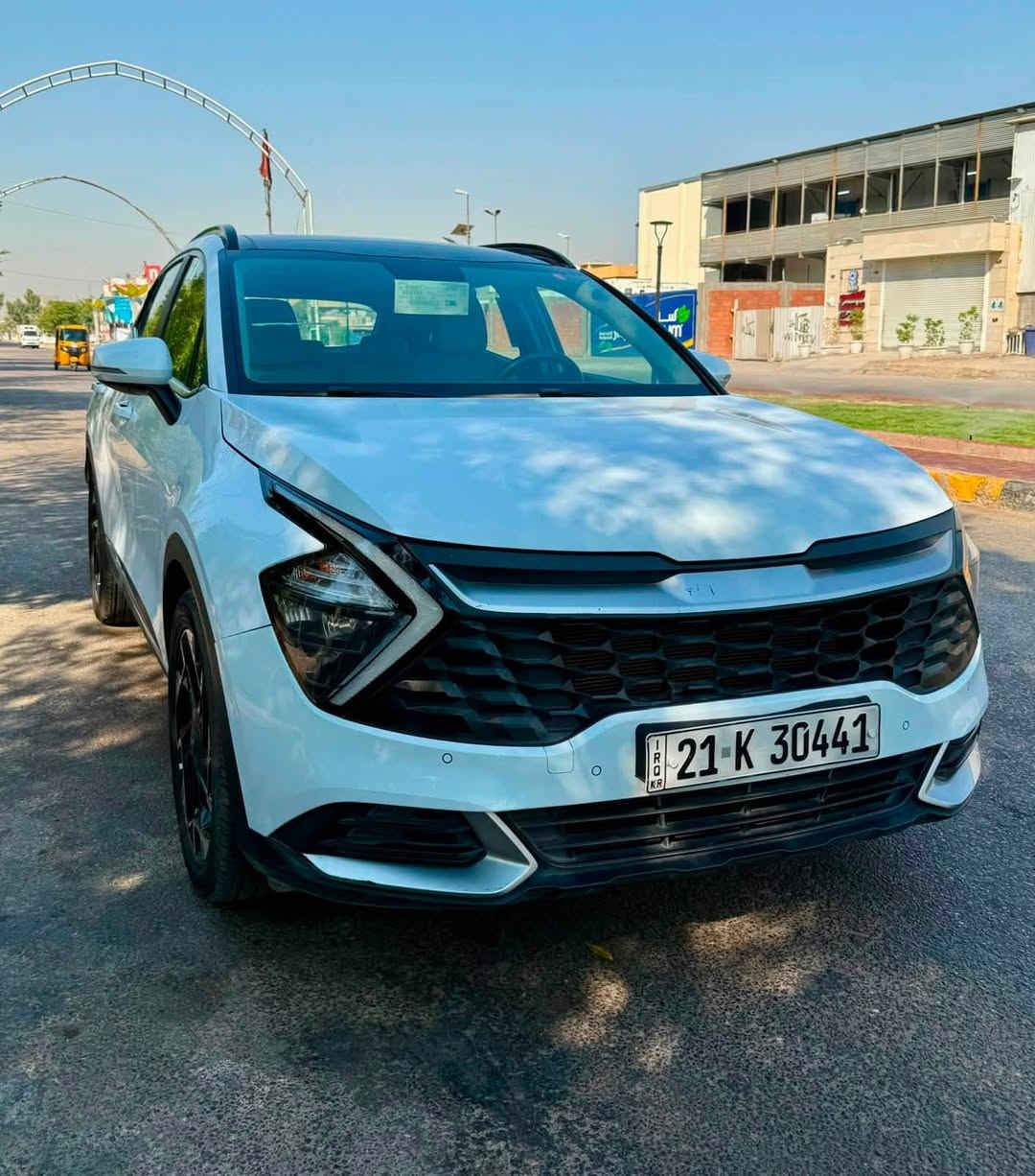 السعر 200 بيه مجال بسيط حك الجيه
2023موديل 

خليجي 

حادثه فقط خشم الجاملغ والبنيد الطرف مالته مكان العلامه 

فول مواصفات 

صور حادث ماعندي لن وكعت عليه حديده 
ماشيه 59 

رقمي *********** موجود واتساب هم
