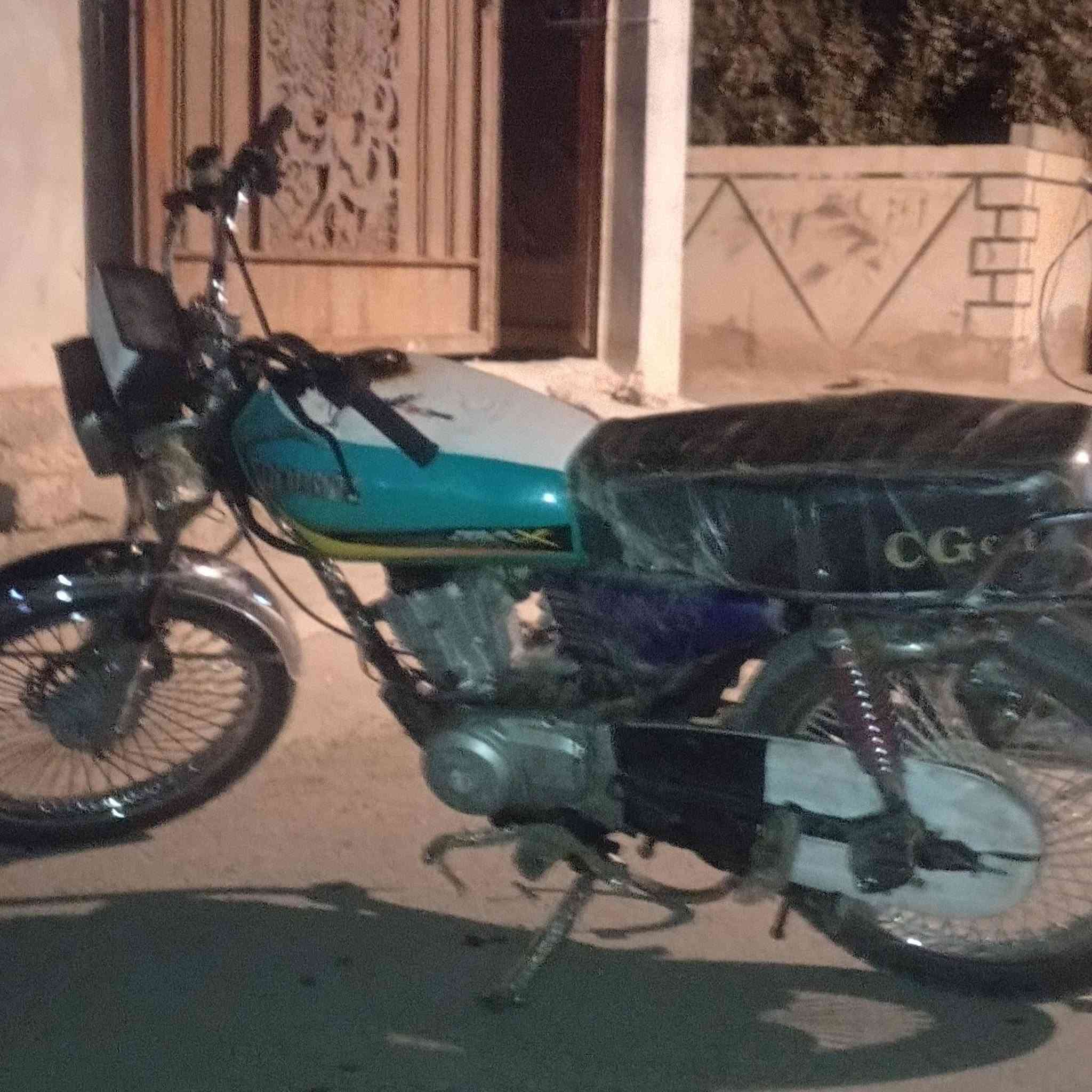 سلام عليكم دراجه تايكر موديل 23 اوراق كامله بيها منافيس كهربائيات كلها شغاله السعر 475 وبيها مجال رقم ***********
