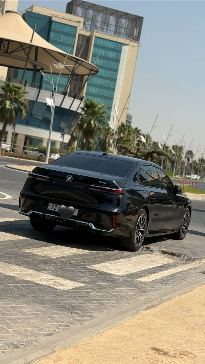 Bmw 740
موديل 2023
ام بكج بلادي 
داتاشو 
بوب شفط
بانوراما
ايماءات تحكم بالسيارة عن طريق الاشارة 

سقف روز رويز بالسقف بلادية متغيرة اللون

بردات كهرباء

رادار امامي كبير

نقطة عمياء

ناضور ليلي

مقاعد تدفأة وتبريد

باب خلفي طويل السيارة بدون اي نقص او مسج او کود
جاهزة من كلشي
ونضيفة جدا
صيانه بالشركة ودهن وتخم تايرات جدد

السيارة داخلة كلين هنا صار بيها طخة بلباب ونصبغ بدون دواخل ولا ايرباك وموجودة صورة الطخة

وطبعا وياها بصمتين و كارت

وعليها موافقة تضليل 80‎%‎ جديدة
السيارة باسمي 
مكان السيارة اربيل
السعر 62000 دولار  وبيها مجال 

موبايل
***********
