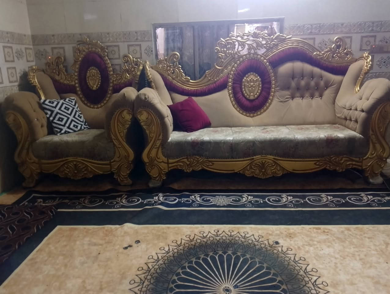 السلام عليكم بيع مستعجل تخم البيع 5مقاعد تضيف السعر 325 بي مجال قليل الاتصال ***********
