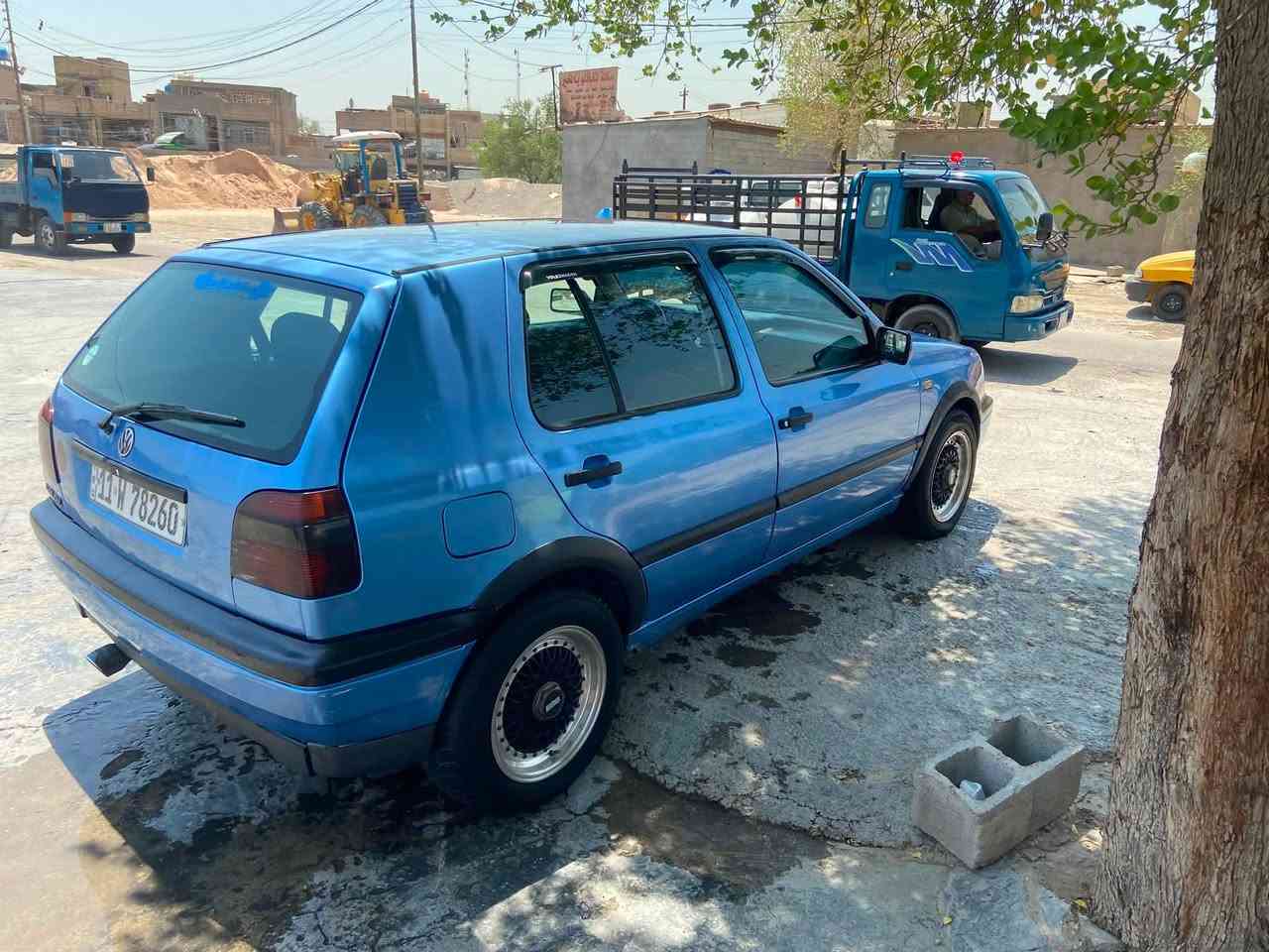 كولف موديل 1992
ب اسمي سنوية منتهية 
مكينة 1800 دوش لا تنقيص ولا تبخير كير اوتو 
حدادية صدر امامي خلفي كامل جديد 
تبريد ممتاز تدفئة ملغية باتري جديد 
مراوح جديدة سنتر لوك جام امامي كهرباء 
كهربائيات شغالة 
دواخل نظيفة ارضية جلد 
كيلو متر ميشتغل 
السعر ٤٣ وبيها مجال مكاني بغداد 
***********
