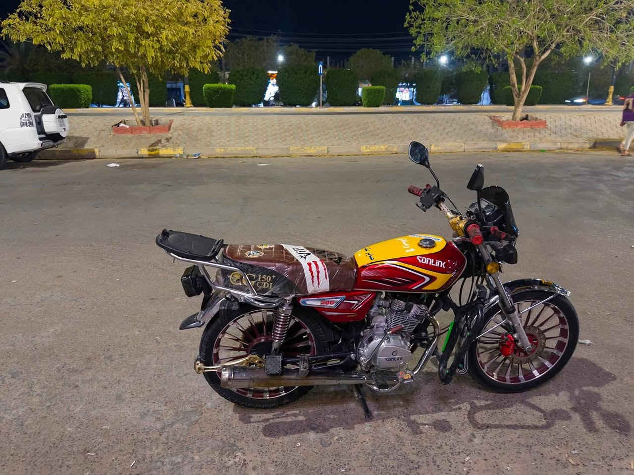 للبيع مستعجل فول ومكفول السعر 600 وبي مجال الدراجه ما تذب عليه لو ربع الي مو شراي لا يتعبني متوازي عل. بيعته العنوان مركز الرمادي الملعب 
للتواصل الاستفسار على الرقم ***********
