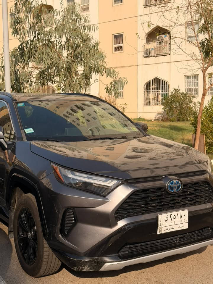 لبيع: تويوتا راف فور 2022 se (هايبرد)  السيارة نظيفة جداً وجاهزة من كلشي 
التفاصيل: 
الموديل: 2022. 
المحرك: هايبرد 
المواصفات: شاشة كبيرة، تحکمات ستیرن، کاميرا، تبريد ثلج، وباقي المواصفات المعروفة للراف فور الجديدة. الحالة: السيارة وارد أمريكي، بيها حادث خلفي بجه اليمين (عكس السايق) ومصلح تصليح درجة أولى 
السيارة جداً نظيفة 
السعر: 200$ 
المكان: بغداد 
للتواصل: ***********
