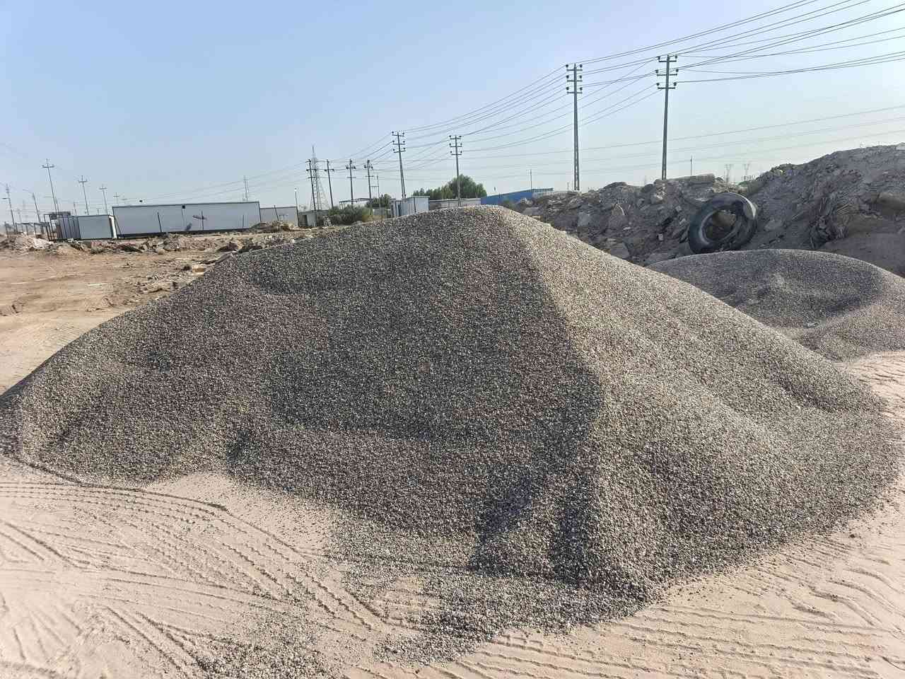 سلام وعليكم لتجهيز رمل خشن ولحصو وسبيس ورمل ناعم وجص و طابوك ***********
