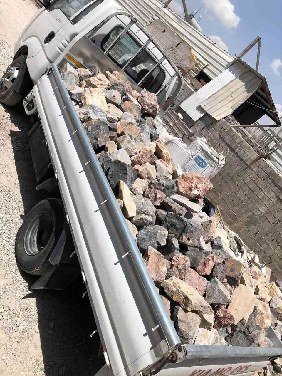متوفر لدينا  حجر الطبيعي
سعر الطن ب 95 والتحميل علينه 

وعدنه سيارات توصيل 

***********
