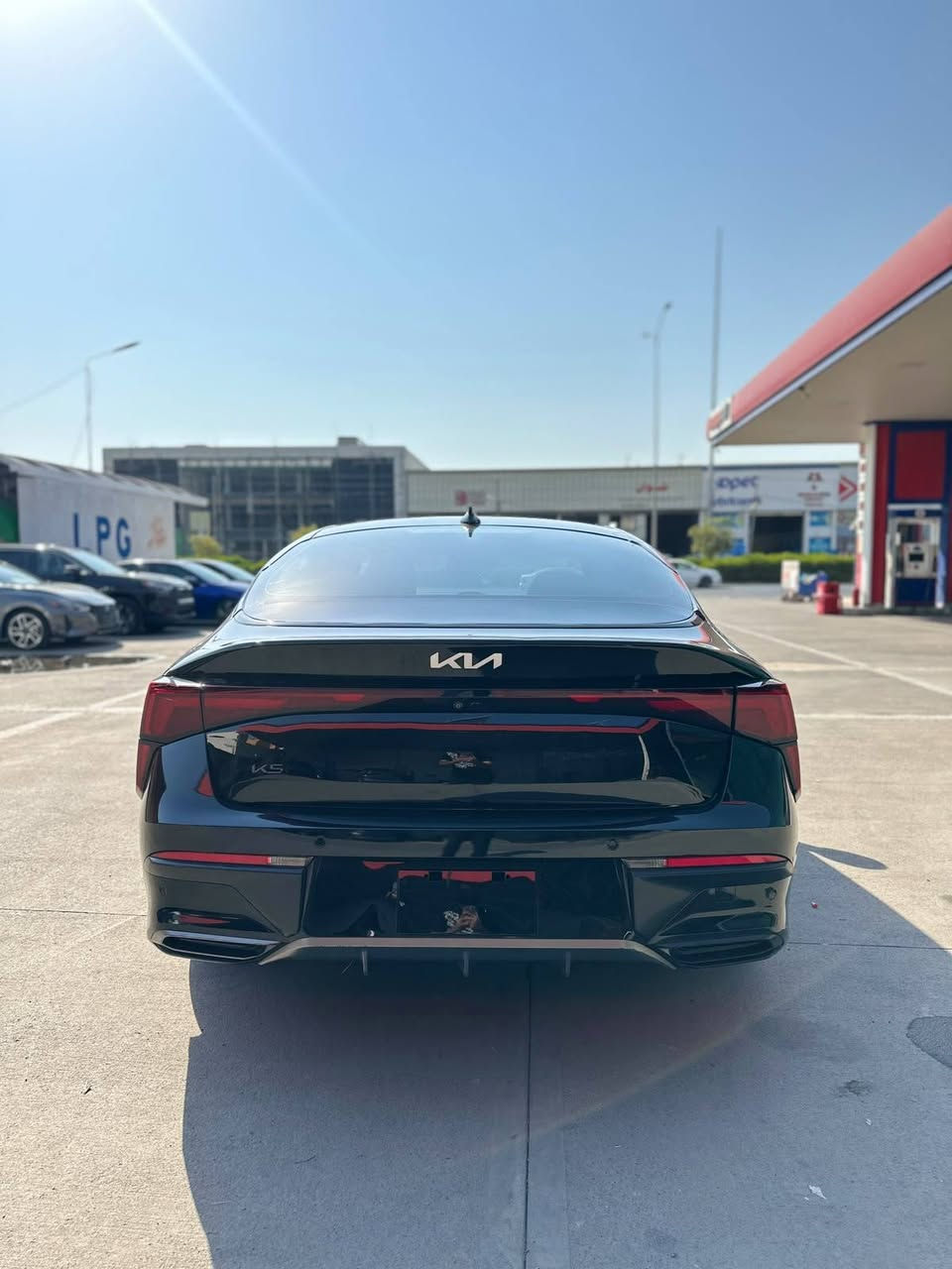 🔥 كيا K5 موديل 2025 للبيع 🔥
🚘 المحرك: 2.5 لتر GDI
💪 4 سلندر – 194 حصان
⚙️ قير أوتوماتيك 8 سرعات
✨ فل كامل
🎨 بدون صبغ
🛋️ جلد + مقاعد كهربائية
❄️ تسخين المقاعد
🌌 فتحة سقف بانوراما
📱 شاشة 12.3 إنش + Apple CarPlay
🔋 شحن لاسلكي
🎯 حساسات أمامية وخلفية
🛡️ أنظمة أمان ومساعدة للسائق
💡 إضاءة LED
🛞 جنوط 18 إنش
🔑 دخول وتشغيل ذكي

💰 السعر: 195 بيه مجال 

📌 سيارة نظيفة وفل كامل، جاهزة للفحص والمعاينة.
اتصال ***********
واتساب  ***********
ملاحظه جميع انواع السيارات متوفر حسب الطلب
