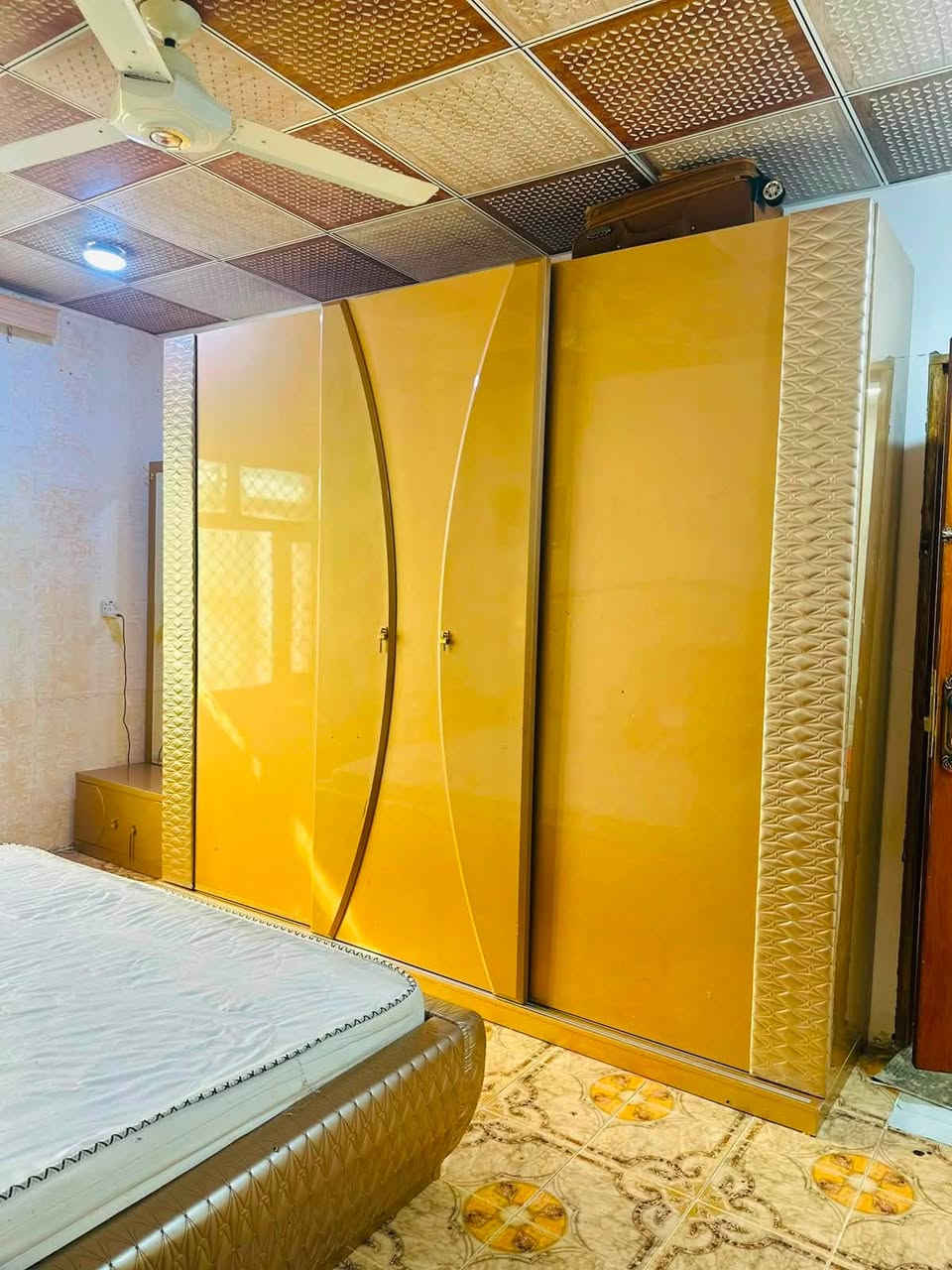 غرفه تركيا قويه كلش وثكيله شتريناها ب3ملاين ونص نريدها ب800وبيها مجال وياها نزلة عرس بيضه هديه 
للتواصل ***********

