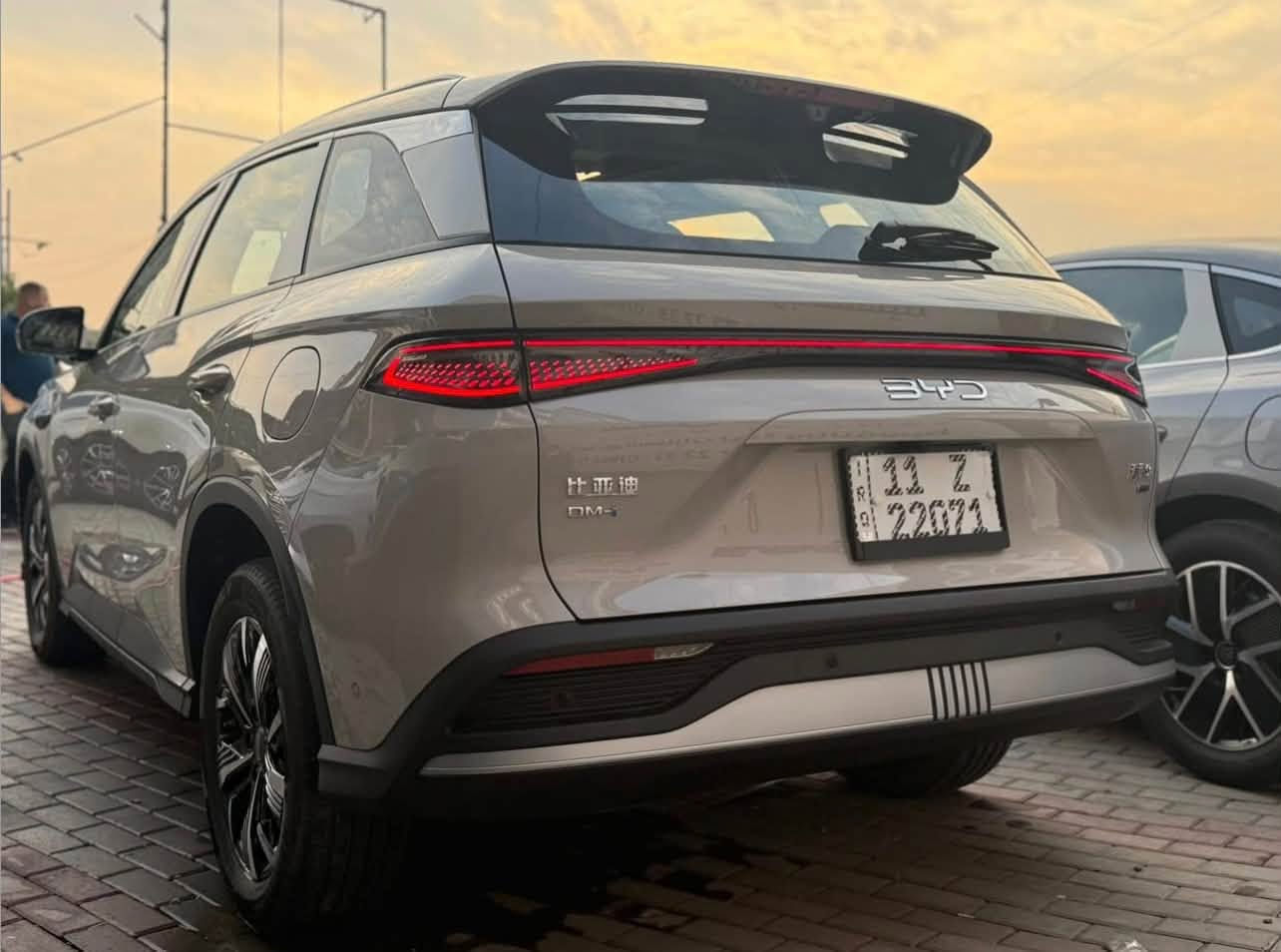BYD  Sealaion 5

موديل 2025
لون إسمنتي 
ماشية 10000 km
ثلاث أنظمة (كهرباء - هايبرد - بانزين )
لد الوان داخلية بالدشبول اكثر من 700 لون 
التسارع من 0 إلى 100 كم / خلال 7 ثواني 
مقعد السائق كهرباء 
بانوراما 
اربعة أنظمة قيادة   ( ايكو - نورمل  - سبورت - وضع الثلج  snow field mode )

قيادة ذاتية 
مثبت سرعة 
13 كامرا محيطية 
حساسات امامية وخلفية وجانبية 360 درجة 
الكراسي رياضية 
كشن  جلد 
ويل كبير 
اوتو بارك 
شاشة كبيرة ومعربة 

مدى البطارية 100 km 

سماعات عدد 10

السعر ٢٧ مليون

مكان السيارة بغداد 

***********
