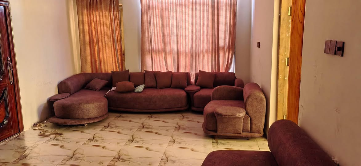 بيت للبيع زراعي مساحته 170
حديقة باب البيت ١٠٠ متر
وخلف البيت قطعة مبنية بتلوا مساحتها ٢٠٠ متوفر ماء كهرباء مجاري
مكانه ناحية اور قرب صيدلية التفاحة الخضرة للاستفسار عل رقم ***********
