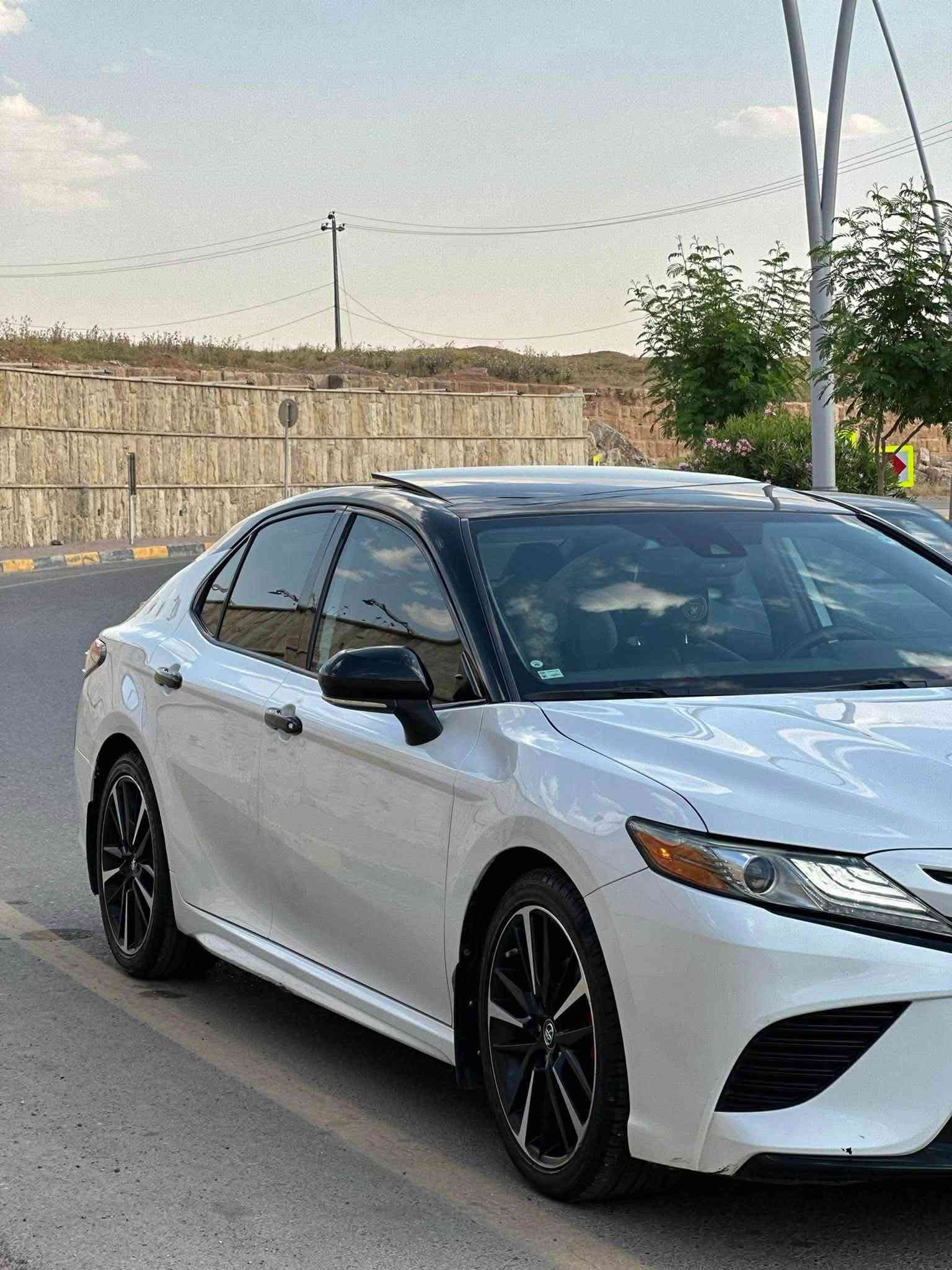 السلام عليكم

كامري XSE

موديل 2019 

مرقم اربيل 

شرط التحويل 

سنويه جديد

ماشيه ٩٠ الف ميل

.

بيها تعديل بارد صغار

مكانين صغار باب النفر وباب وره النفر 

.

المواصفات 

بانوراما 

كشنات جلد 

بصمة تشغيل 

هاند بريك بصمة 

تدفئة كشنات 

اوتو هولد 

ثلاثه انظمة قياده 

شاشه كبيره 

تحديد مسار 

مانع انزلاق 

كروز سرعه 

كشن امامي كهرباء 

قطعتين تبريد 

وبقية المواصفات المعروفه

.

الموقع الموصل برطله

لمعرفه السعر الاتصال على الرقم 

***********
