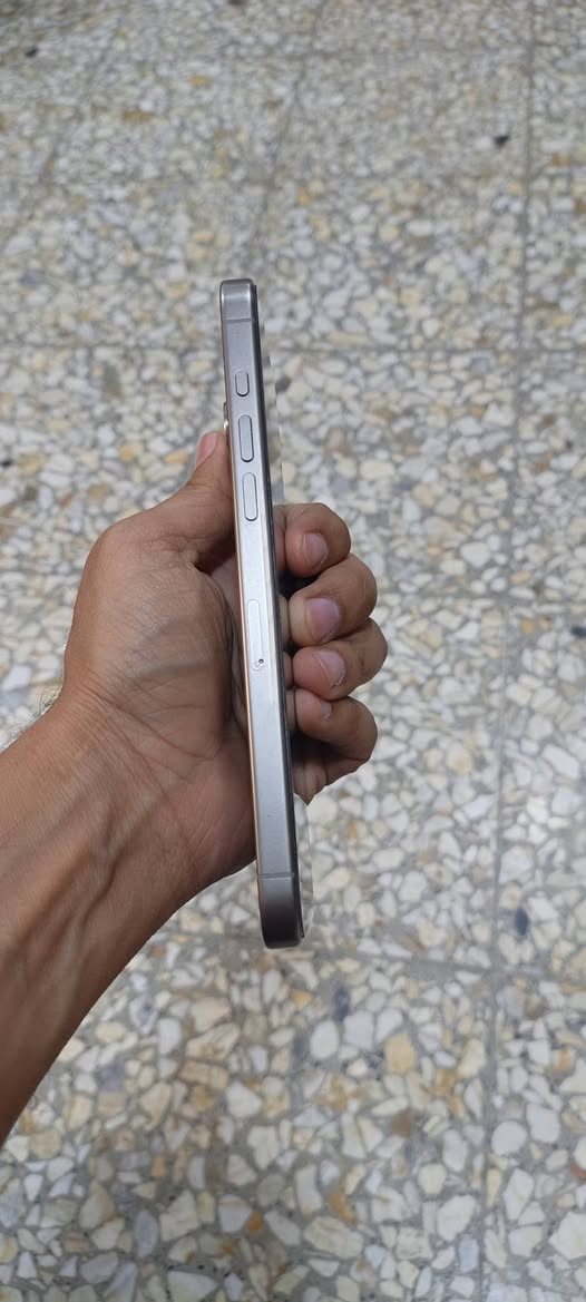 سلام عليكم شباب 15 برو ماكس ذاكره256
بطاريه 86 دبل سيم كارت 

اللون تيتانيوم 

نظافة 95 بالميه مثل ما واضح بالصور 

كارتونه وشاحنه 

مكاني بغداد الامين الثانية 

السعر مليون و 50 الف
***********@
