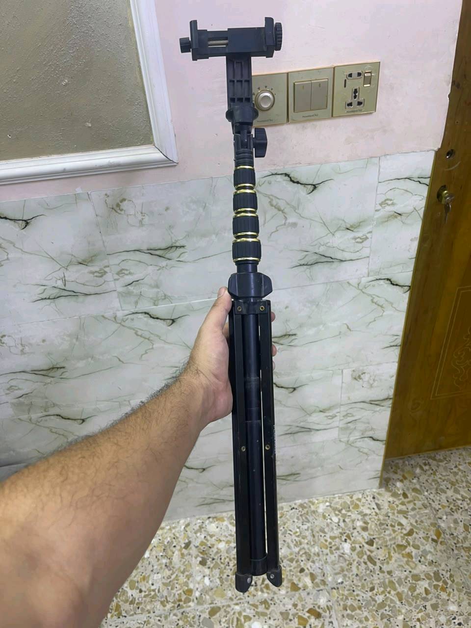 ستاند تلفون +كامرا متحرك
الطول ١٨٠ سم حديد
السعر ٢٥ الف 
توصيل موجود
***********