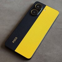poco x7pro ذاكرة 256 شاحن 90 ببجي120 فريم نظيف فقط الازرار تتحرك شوي و...
