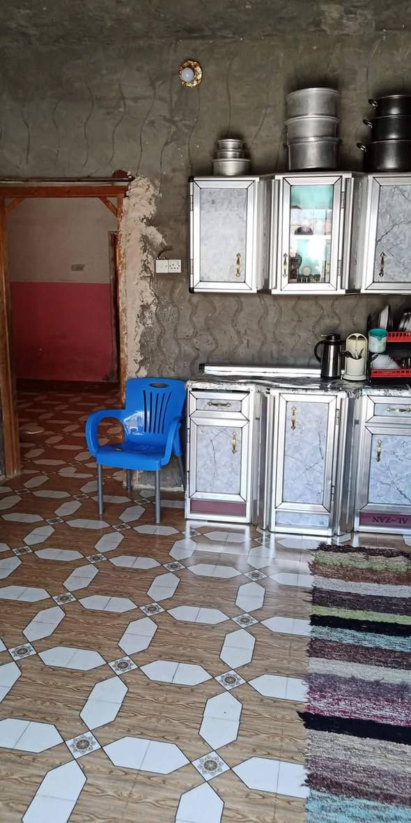 بيت للبيع طابو زراعي السند بأسمي
المساحه 150 متر
يبعد عن الشارع 150 متر متوفر ماء اساله وكهرباء ومولده شارع 
متكون من غرفه نوم وصاله ومطبخ واستقبال والسطح فرشي 
السعر خاص 
الاتصال علئ ***********
***********
