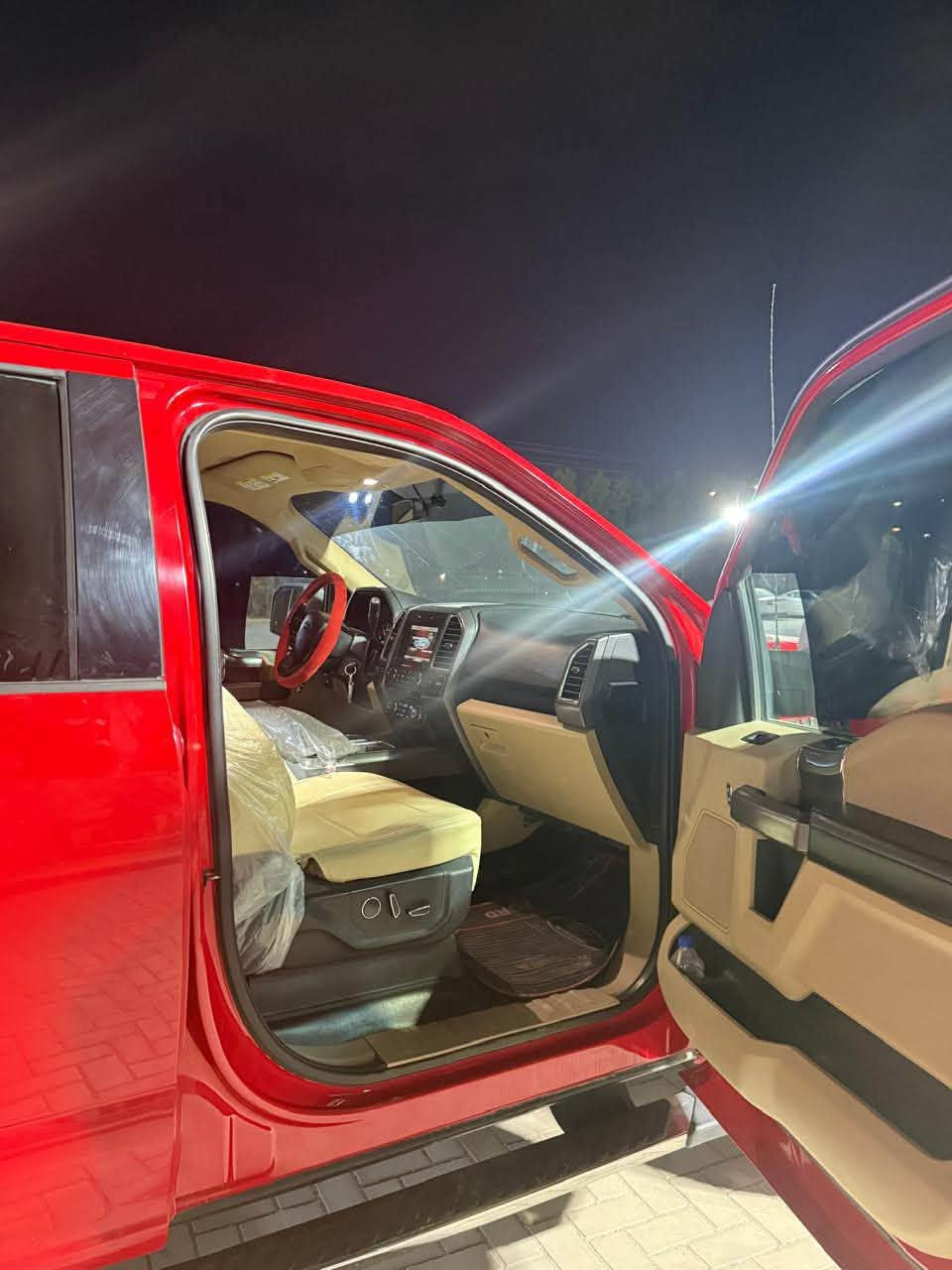 سلام عليكم لبيع فورد إف-150 (Ford F-150) لون أحمر مميز  مواصفات خليجية
رقم الهاتف/ خالد ***********

 الموديل /2017 

بدي قصير باب طويل مرغوب

 الفئة: فورد F-150 (4x4) دفع رباعي.  

 اللون: أحمر خارجي / داخلية جلد بيج بحالة ممتازة.  

 المسافة المقطوعة: 120,000 كم.

 المواصفات والإضافات:

 نظام دفع رباعي (4X4).  

 شاشة معلومات وكاميرا مع نظام Ford SYNC.  

 رقم أربيل 22k11674

 دواسات جانبية وشبك أمامي بإنارة.  

سيارة استخدام شخصي سعرها 200$
