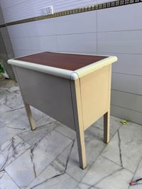 للبيع: ميز مكتب / دراسة حديد بحالة جيدة ميز عملي ومناسب جداً للدراسة أ...