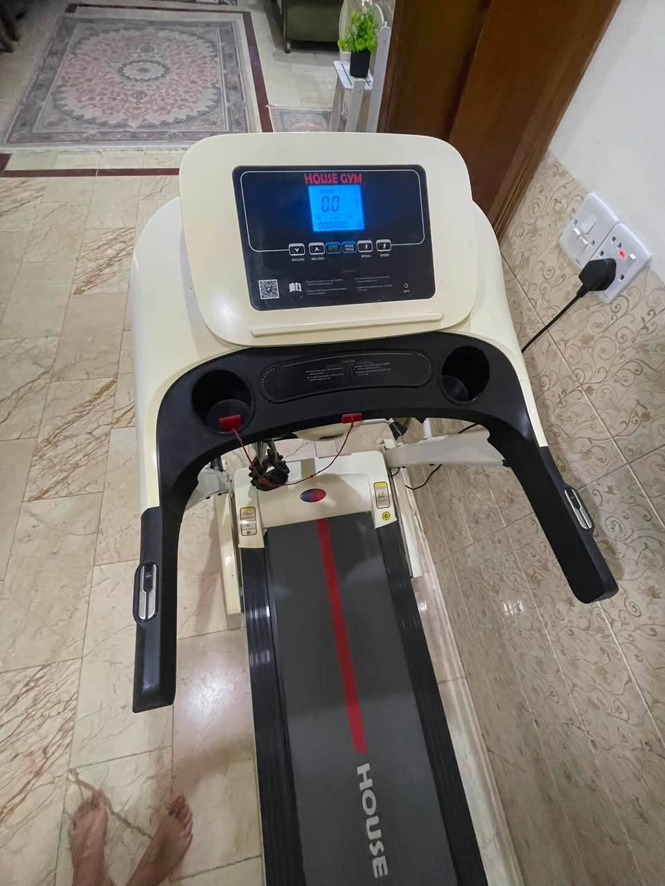 السلام عليكم
جهاز جري كهربائي أمريكي دبل ماطور جبلي نظيف جداً وشغال 
السعر ٢٠٠ الف لاستفسار الاتصال او المراسله *********** مكاني بغداد الحرية الثالثة
