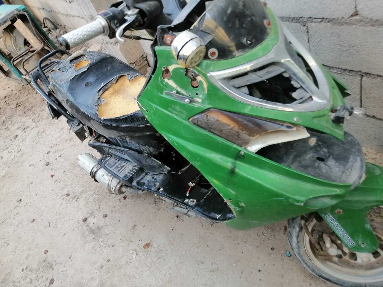 سلام عليكم عندي هاي دراجه سرعه ١٦٠ بيع على واقع حال ردلهه تجفيت سعر ١٠٠ يحب يتفضل خاص دللو مكان ناحيه سلام سراجق
