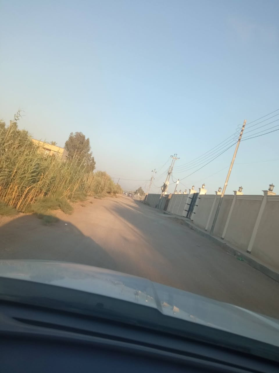 🔥 فرصة استثمارية مميزة – أرض للبيع 🔥
📍 الموقع: بزل حجي علي – شارع الرسول
📐 المساحة: 500 م²
📏 الواجهة: 12.5 متر
📏 النزال: 40 متر
📄 طابو زراعي 25
⭐ مميزات القطعة: ✅ بصف الركن
✅ تطل على 3 شوارع عرض كل واحد15م
✅ مناسبة للسكن أو الاستثمار
✅ متوفر ماء السقي 
✅ متوفر ماء الإسالة بجانب الشارع بوجه القطعه البوري الرئيسي
✅ متوفر الكهرباء
💰 السعر:39مليون دينار (قابل للتفاوض)
📞 للاستفسار: ***********
🌟 موقع مميز وسعر منافس... لا تضيع الفرصة!
