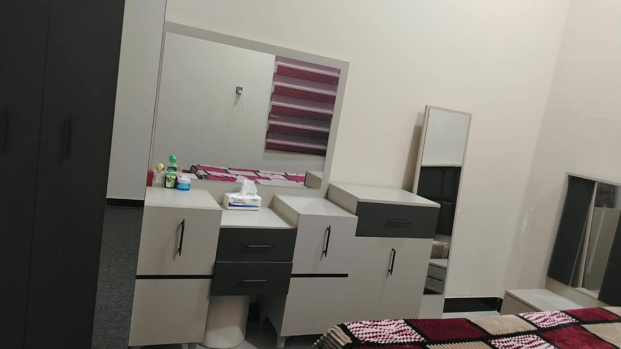*للبيع*

غرفه تركيه خشب قوي
نضيفه جدا جدا
عنوان ياسين خريبط
سعرها 800  بيها  مجال 
للتواصل واتساب***********
