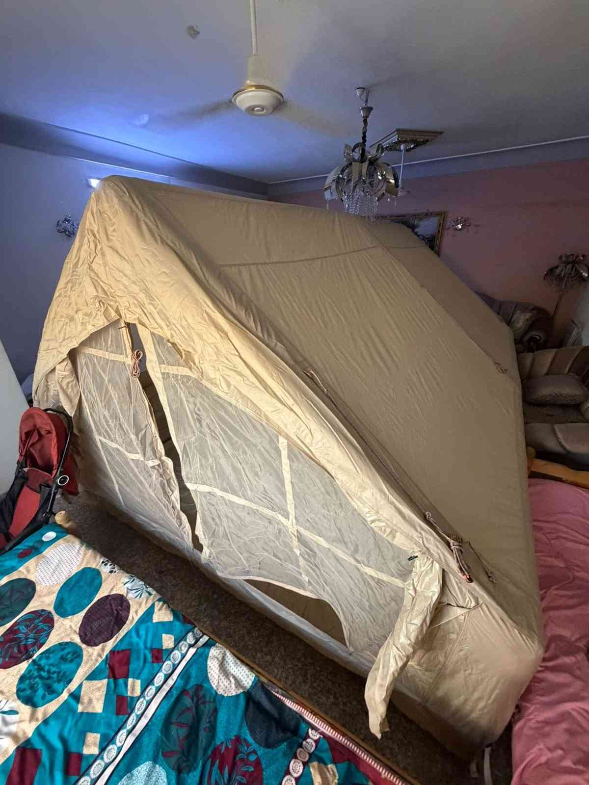 السلام عليكم خيمه نفخ قياس 3 في 4 بيهه بابين وفتحة صوبه جديده غير مستخدمه مفحوصه وجاهزه السعر 375

نص مكتوب في الصور:
- Tighten the valve after inflation to prevent air leakage Automatic Bleeder Valve Inflation Valve
- Can Accommodate 6-8 People
- Top Circular Rings
- 4 3 2 1