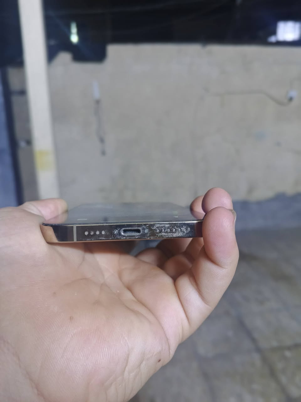 ايفون 12 للبيع ابدل شاشه وبطاريه من شركه ابل اصلي رايده ب300 وبي مجال لطيبين موبايل نضيف امانت الله متواجد واتساب ***********
