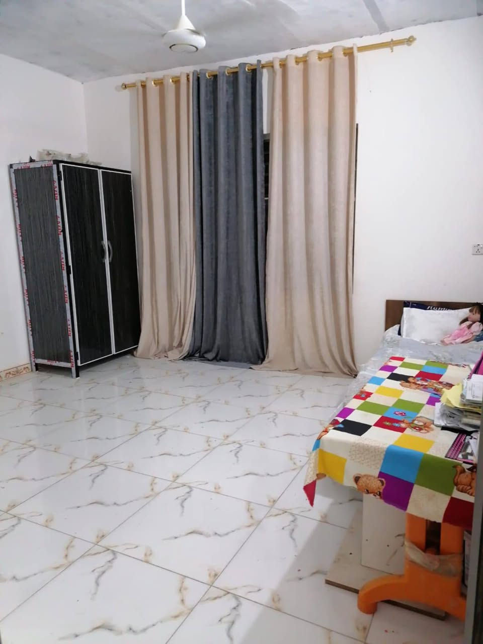 بيت للبيع مساحه ٢٠٠ قرار محكمه
مع حديقه ٢٥٠مكاتبه 
قرب سيد جبار كل خدمات متوفره
بساتين ال يونس مكلف بنشر 
بيع فقط
سعر بيت سعر 75 مع مجال
لاستفسار ‏‪***********‬‏🤍
