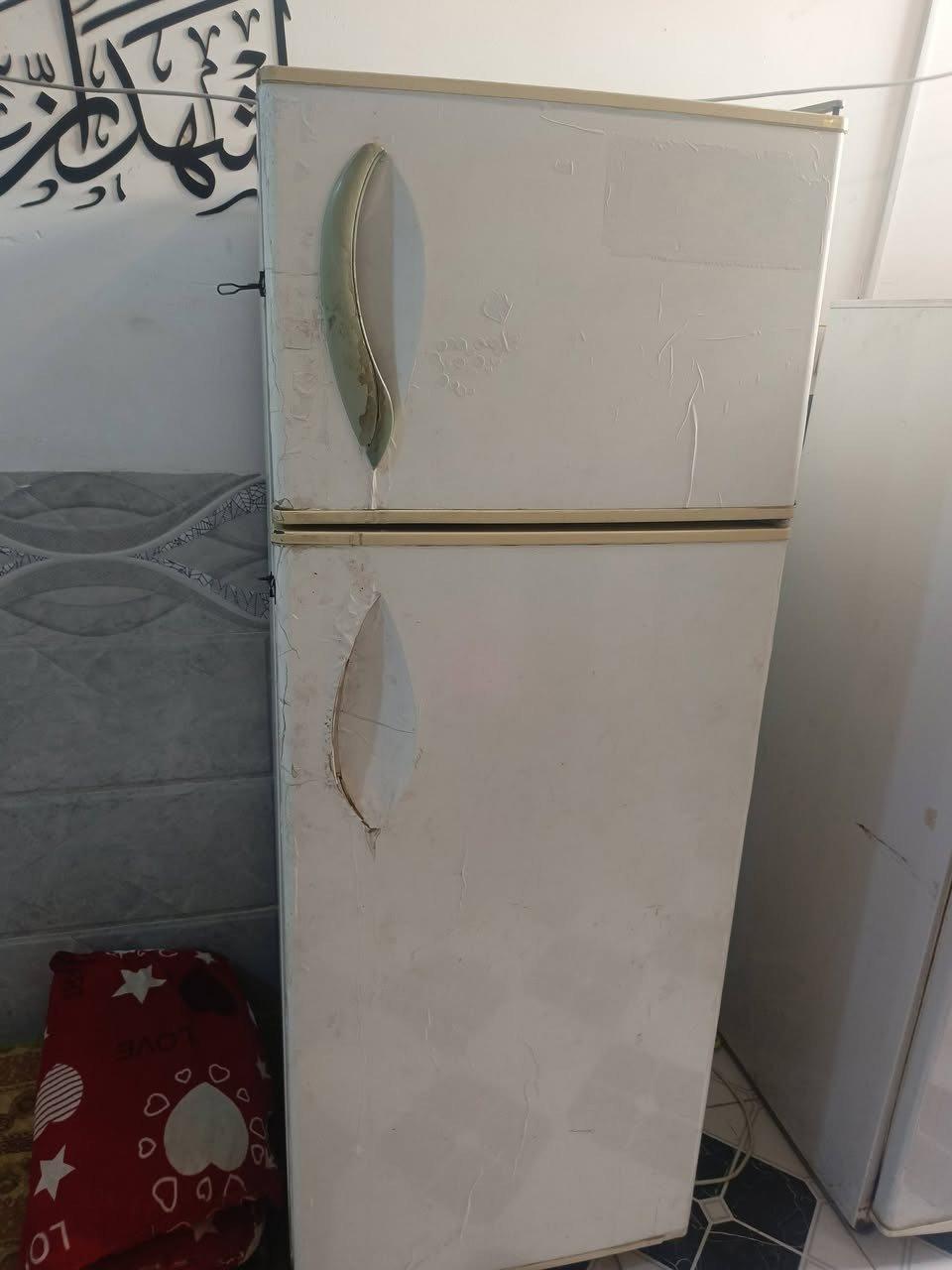 ثلاجه شغاله للبيع سعر 40 
نجف ***********
