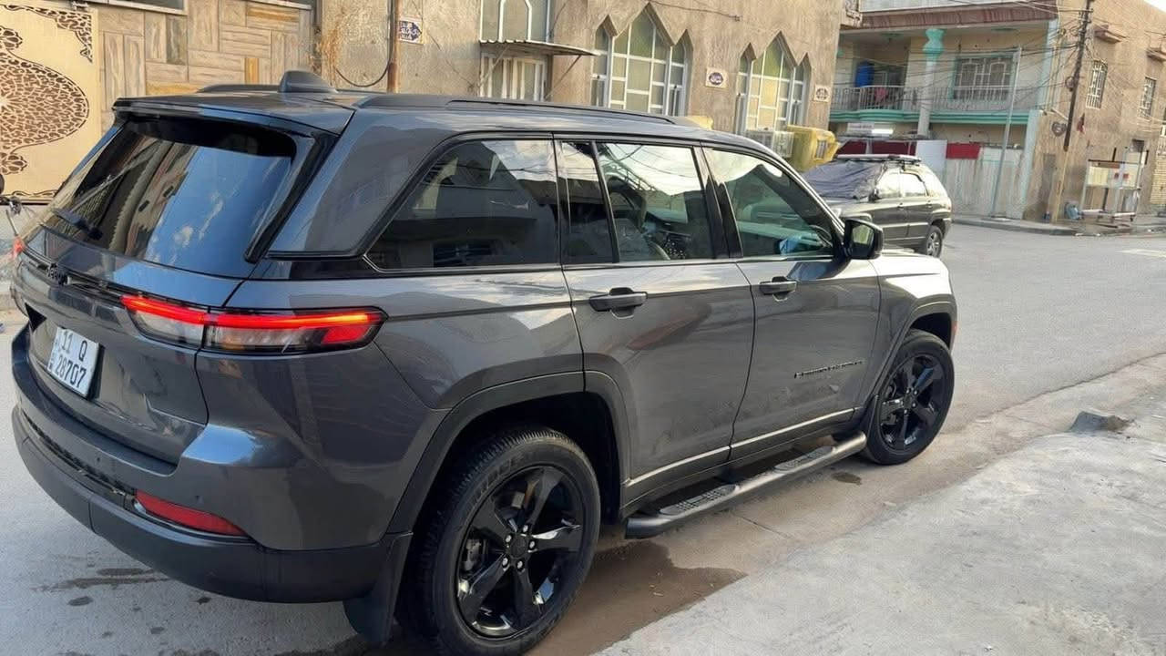 السلام عليكم جيب لاريدو بلاك توب 2024 فول مواصفات وارد امريكي حادثها خفيف بدون دواخل بنيد وشويه من الجاملغ 
مواصفات سلايت ويل كب شاشه كشنات جلد ومخمل فوريل ويل جنطه كهرباء 5 راكب المرغوب ماشيه 30
جاهزه السيارة رقم بغداد باسمي 
السعر 295 وبيها مجال بسيط
***********
