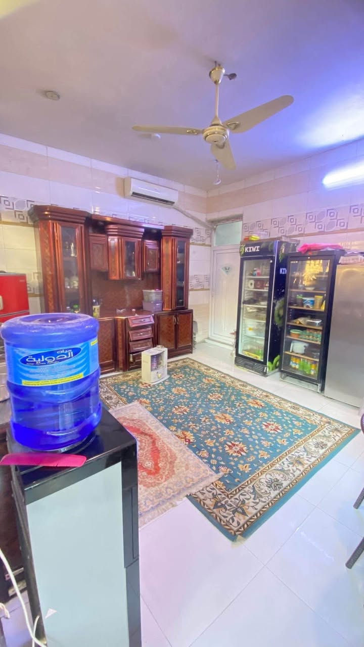 دار للبيع مساحة 200 متر ركن واجهه 10 ونزال 20 بناء 2021 في منطقة رية وسكينه قرب بانزين خانة الجبهه مقابل الكليه العسكريه اربع افرع عن سريع القناة الدار يحتوي على محلين ومطبخ واستقبال وصاله وغرفتين نوم 
للاستفسار ‭***********‬

