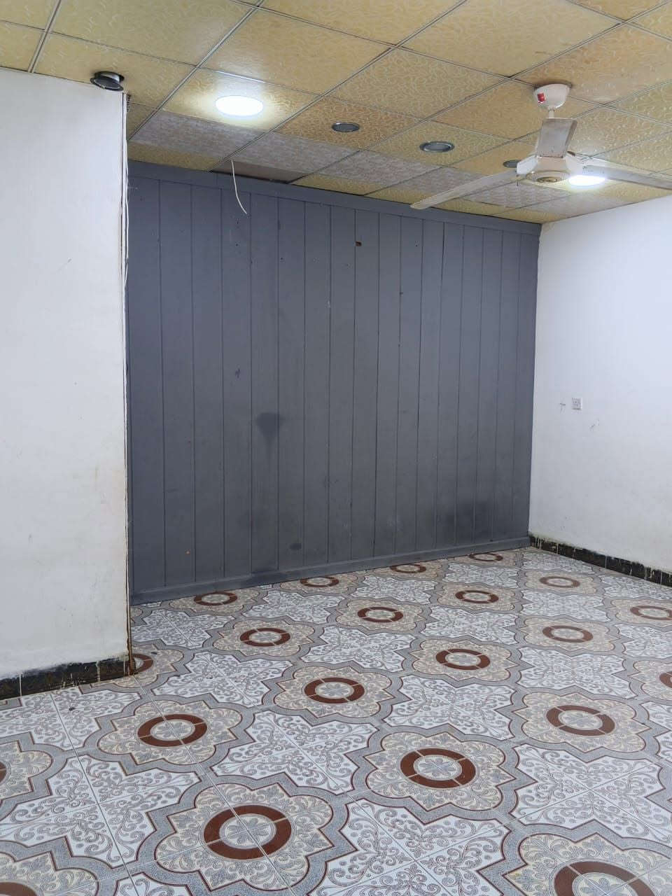 📢..// أعلان ... شقة طابق ثاني للايجار
◀️ الشقة تحتوي على غرفة نوم  وغرفة استقبال و مطبخ وصحيات كما موضح بالفيديو......
◀️ الموقع/ مميز جدآ ومنطقة هادئ🌿🌱طريق بغداد فرع مجمع بوليفارد بالقرب من جامع صادق الأمين
...// ◀️ مطلوب عائلة صغيرة 🌹🌿🌱🌿
◀️ للاستفسار اكثر تواصل مع 🔸***********
.. أو 🔸***********
◀️ أو مراجعة مكتب أرض القمة 💙🤍
◀️الكائن في طريق بغداد بالقرب من بلدة مرور 🌹
