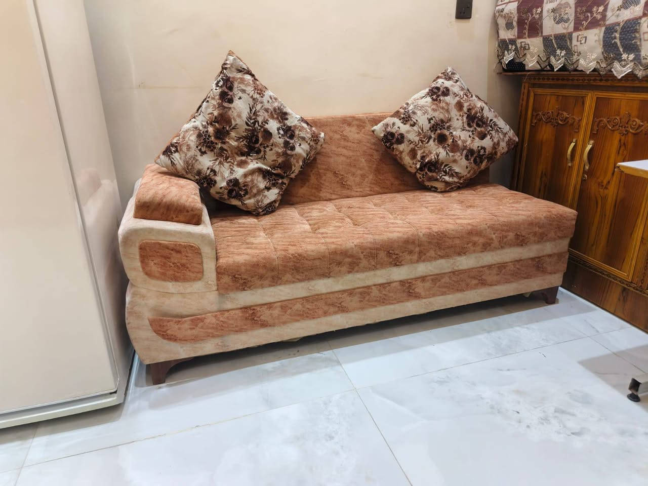 ديوان حطاطه أكثر من تسع أمتار سعر 400وبي مجال بس الشراي يتصل ***********

