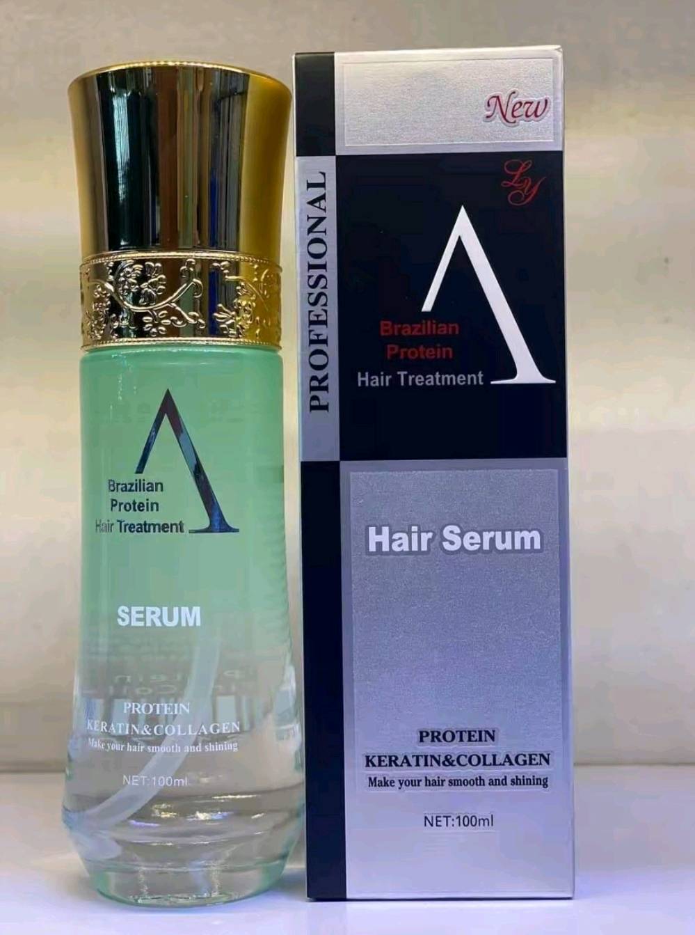 ✨ سيروم A البروتين البرازيلي 💯 الاحترافي للشعر (Professional A Brazilian Protein Hair Serum) بتركيبة "SPRFENFRUITS"، مخصص لترميم وعلاج الشعر التالف والمتقصف والباهت. يبلغ حجم العبوة 100 مل، وهي غنية بمزيج ثلاثي من الكيراتين والكولاجين والبروتين.

الفوائد الأساسية :- 
✨إصلاح التلف يعيد بناء ألياف الشعر المتضررة نتيجة الصبغات، السحب، والتعرض للحرارة العالية.
✔️ تنعيم فوري  يمنح الشعر ملمساً انسيابياً ناعماً (كالحرير) ويضيف لمعاناً صحياً جذاباً.
✔️ محاربة الهيشان والنفشة يقضي على تطاير الشعر والتشابك، مما يسهل عملية تصفيفه وتمشيطه.
✔️ تركيبة خفيفة يتميز بامتصاصه السريع، ولا يترك أي أثر دهني أو ثقل على خصلات الشعر.

💢 طريقة الاستخدام الصحيحة 🧴تنظيف الشعر: يُفضل استخدام السيروم بعد غسل الشعر بالشامبو والبلسم.التجفيف الجزئي: يجفف الشعر بالمنشفة حتى يصبح رطباً (شبه مبلل).التدفئة والتوزيع: توضع بضع قطرات (1-2 نقطة) على كف اليد وتفرك جيداً لتدفئتها.التطبيق: يوزع السيروم بالتساوي على خصلات الشعر بدءاً من المنتصف وحتى الأطراف الجافة، مع تجنب وضعه على فروة الرأس تماماً.
#الاصلي المنشأ امريكي🇺🇸 💯
السعر 10000
🚘 يوجد خدمة توصيل لجميع محافظات العراق