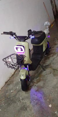 ماطور شحن R8 • بدون بطاريات • نظيفه