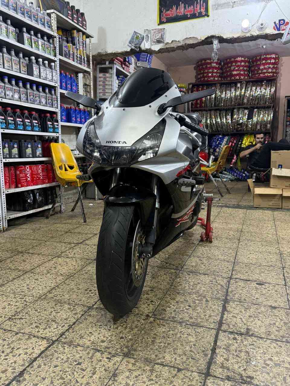 السلام عليكم بطح للبيع الدراجه جديده جدا مكفوله مابيه اي نقص انا مكلف بالنشر ماعرف بيهن الاتصال بصاحب الدراجه السعر 32$ 
*********** / الواجد بغداد البنوك
