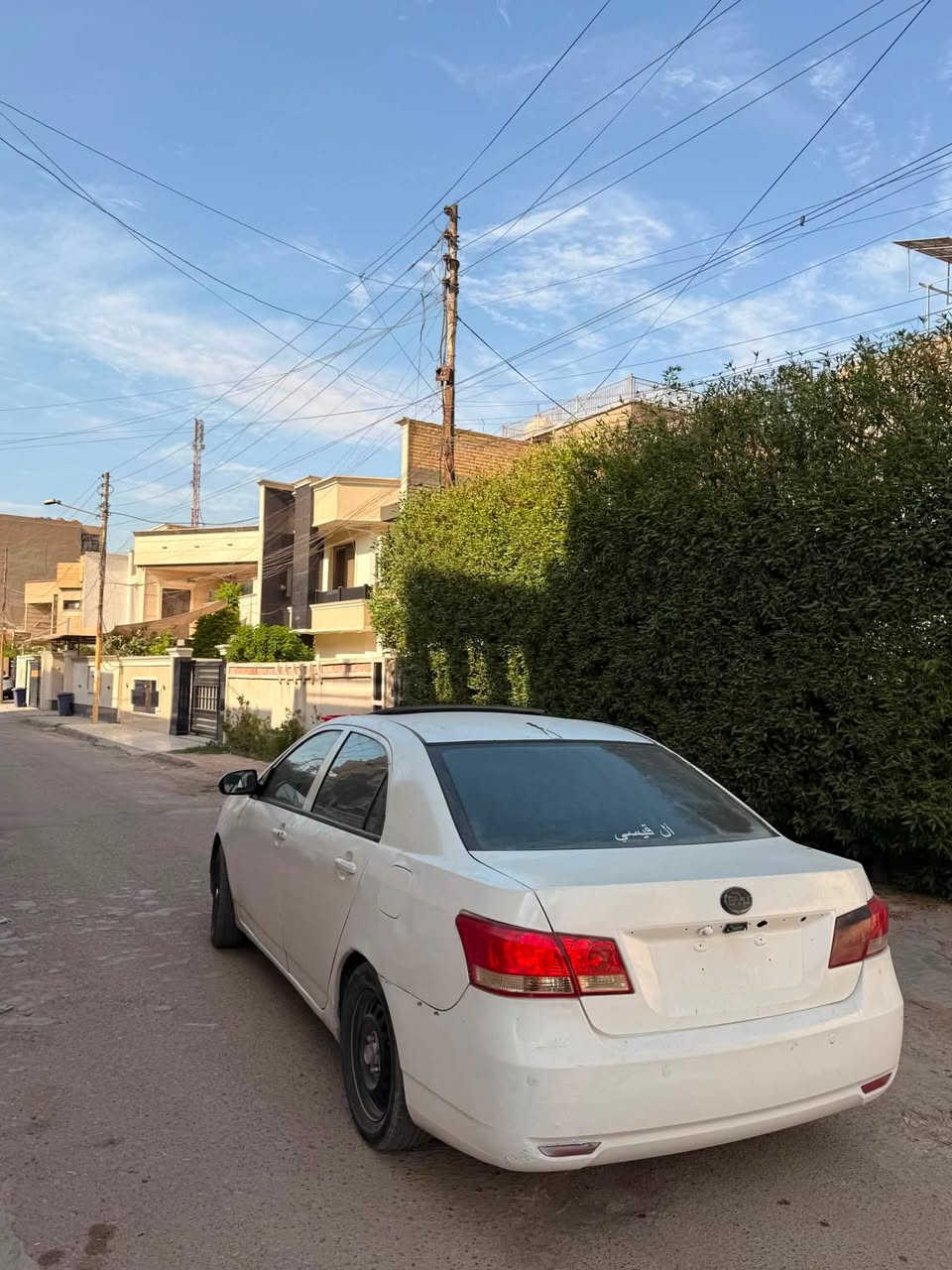 السلام عليكم
BYD g3 2013 موديل
ترهم مراوس 
مكينة 1800 
كير اوتو علي ادامة 
رقم قادسية هزة ولوحات جدد وباسمي تحويل ثاني يوم كير ومكينة بلاد بحالة ممتازة
كهربائيات جميعها شغالة
فتحة سقف
جام كهربائي
ترحيب بلمري
شاشة داخلية 
حساسات خلفية 
اربع بصمات
بصمة تشغيل 
وبصمة ابواب 
بصمة جنطة
سستم سماعات ١٠ سماعات اداء ممتاز
نظام ABS  
عدسات منظومة كاملة جديدة 
تبريدها شغال وثلج منظومة كاملة جديدة من كمبريسر للفريز
منظومة الماء كلها جديدة وقبل فترة سويتها ومي زيتي كلة 
سيارة مصبوغة حزام جمالية وطخات معدلة وهلال الخلفي خياس وتعدل ونصبغ
عليها ادامة كاملة من نوزلات وبلكات ومجاول وعبوة فيت بم كاملة 
طخم تايرات 
باتري جديد حتة جامة الامامية قبل يومين بدلتها 
مكان السيارة بغداد الدورة حي الشرطة 
للتواصل متواجد فيس
رقم الموبايل ***********
ومتواجد واتس 
سعرها 45 وبيها مجال بسيط حك جية 

واسف على الاطالة 🤍🤍.
