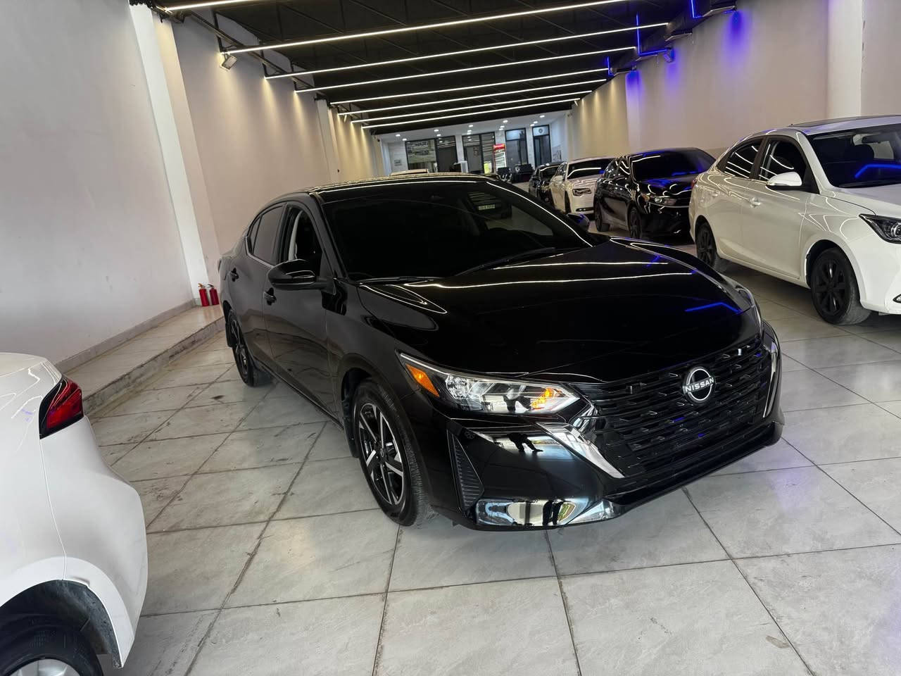 نيسان سنترا 2025Svماشي 5000 آلاف ضررها فقط نصف جاملخ خلفي بدون دواخل سعر 13800$. ***********.        *********** دهوك, العراق

نص مكتوب في الصور:
- 3N1AB8CV8SY413185