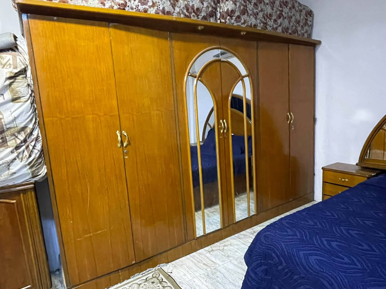 غرفه اخشاب صاج عراقي 6 ابواب ضهر الكنتور جرجوبه بس ميز التواليت المرايه مالته مكسوره العنوان بغداد البلديات 9 نيسان خلف ملعب المدينه الدولي السعر450وبيه مجال رقم ***********
