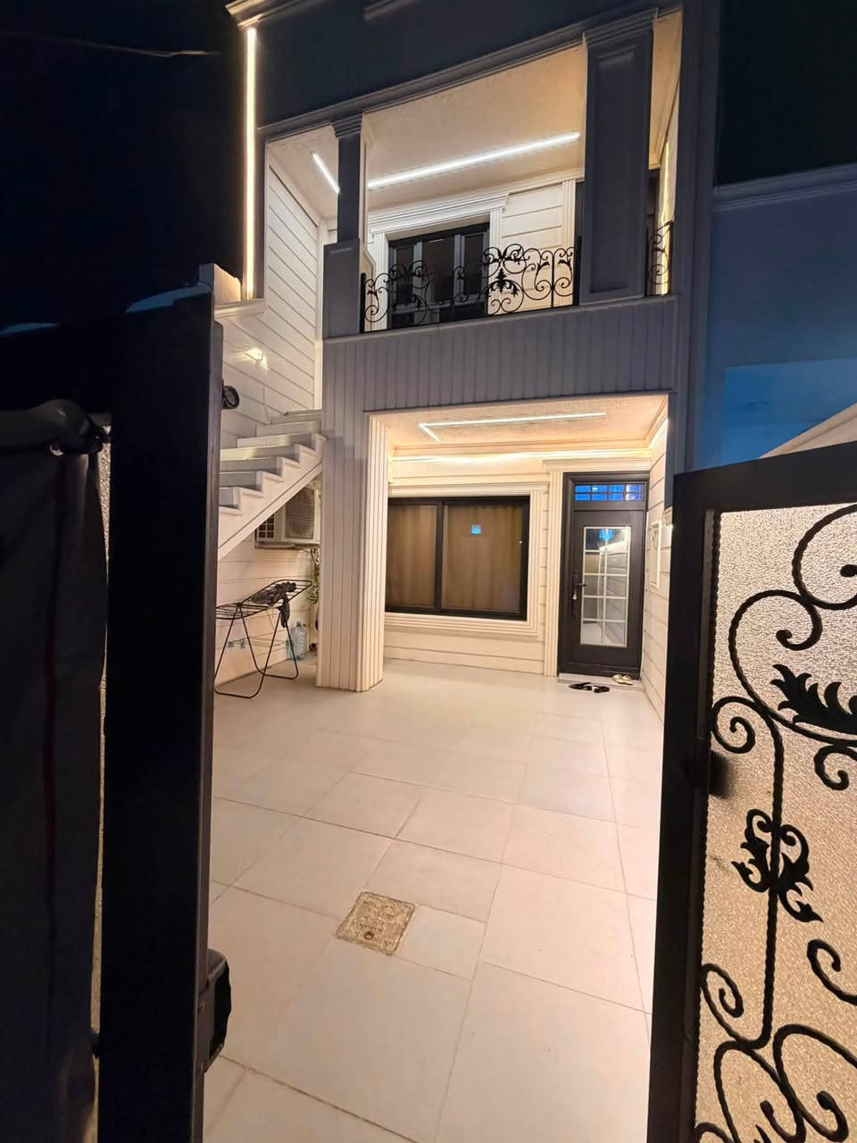 🏠 بيت عرض للبيع – كركوك / واسطي

بيت بلدية مرقّم، بناء جديد وعمره فقط 4 سنوات.

📐 المساحة: 125 متر
↔️ الواجهة: 5 متر
↕️ العمق: 25 متر
🏡 طابقين منعزلين
✨ الطابق العلوي بنفس التصميم
🏠 واجهة فلين مع إضاءة LED
✨ من الداخل سقف مغربي

📍 العنوان: كركوك – واسطي – خلف مول إيمان شارع سايدين 

📞 للتواصل والاستفسار:
***********

الجاد يتفضل بالاتصال على الرقم أعلاه.
