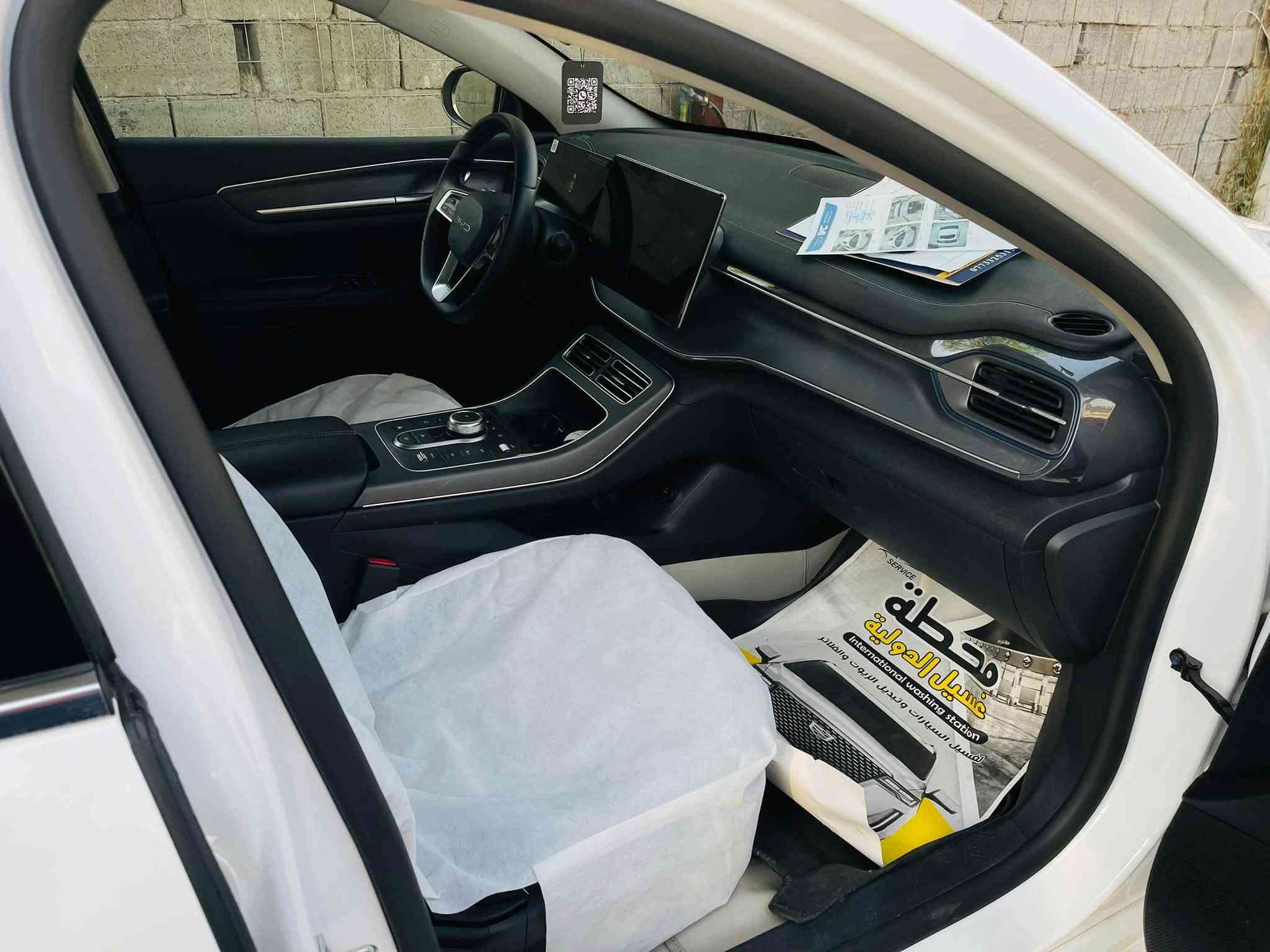السلام عليكم 
للبيع BYD دستروير موديل 2025 فتحة مواصفاتها معروفه السيارة كفاله ممشاها 7800 بيها بس رصعات بصيطة مال شارع السعر 21300 وبيها مجال بسيط 
مكانها العامرية شارع المنظمة 
للاتصال ***********

