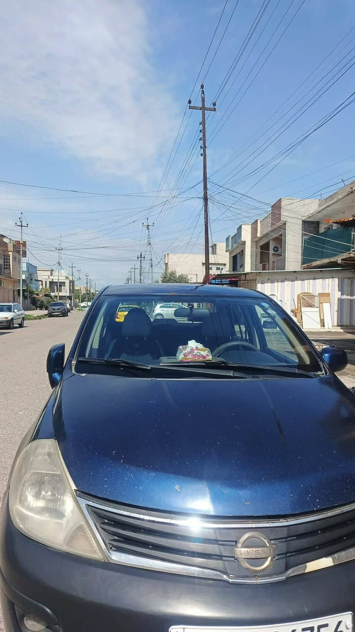 السيارة للبيع او المراوس بسياره اعلى 
نيسان فيرسا (Nissan Versa)
الموديل: 2011
أزرق غامق 
رقم أربيل ( 22) شرط التحويل 
الكير بالشرط At المرغوب
البونيد (الغطاء الأمامي) مصبوغ فقط بسبب أثر جراد (تكلح من الشمس)
يوجد رصعه بارد بسيطة جداً في السقف (القمارة) وجانب يدة الباب هم اكو رصعه 
بدون أي ضربة (الدواخل مكفولة بشرط الفحص)
بقية البودي والجسم كله بشرط الفحص والنظافة
​المواصفات :
داخلية نظيفة جدا 
دوشمه جديدة 
(كاميرا )
تايرات جديد
صدر فول 
سنترلوك ومفاتيح أصلية
شاشة وسطية مسجل وسماعات شغالين بشكل 
لايت جديد ابيض زنزن 
​ملاحظات الصيانه : 
يوجد ضعف بسيط في كمبريسر التبريد يحتاج صيانة أو تبديل عادي يتبدل ويريد يبدله يريد ينزل من سعرها الكمبريسر 

السيارة جاهزة للاستخدام والتحويل 
تجي تصعد وتفحص وتتوكل وشرط التحويل 
​مكان السياره : الموصل - حي التحرير 
السعر 84 وبيها مجال 
***********
Adnan Alobaidy
