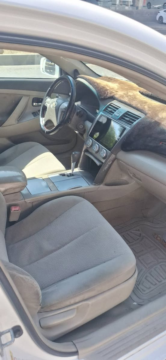 Camry2010 
***********
2 قطعة صبغ بدون دواخل
برشوت سليمة
كير و مكينة نظيف
الغرامات 1.400.000
ينزل من السعر
السعر ٩٥ و مجال
المكان دهوك
