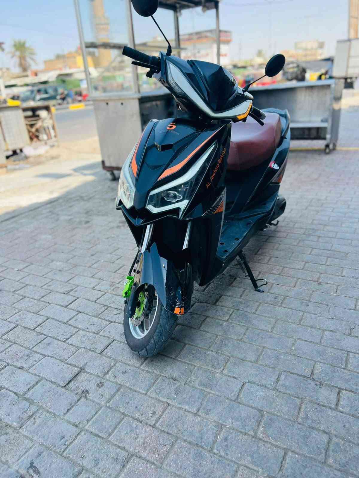 سلام عليكم عندي دراجه شحن سكنس نضيفه لايتات دبل اشاره ست بطاريات 32امبير دبل اشاره اشاره يمنه يسره
لايتات قويه لايت عالي ناصي بك لايت هورنات تقسيمه ديجي تايرات جوبلس دبلات جدد سويج و بصمه 
دراجه تخبل وحلوه عله اخر حبايه 
مكاني بغداد مدينه الصدر 
رقم*********** بيع مستعجل كلش 
   سعر 460🤑 دراجه والله جديده ملف عقل باتريات تفحصهن بيه نضام بك يعني دراجه ما عوزه شي متوازي عله فلوس وريد ابيعه
سلام عليكم عندي دراجه شحن سكنس نضيفه لايتات دبل اشاره ست بطاريات 32امبير دبل اشاره اشاره يمنه يسره
