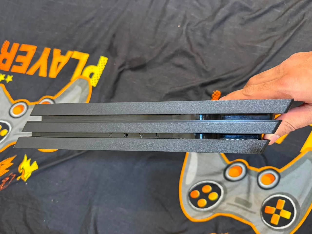 للبيع: بلايستيشن 4 برو 1 تيرا PS4 Pro
الحالة: نضيف جداً ومحافظ عليه
السعة: 1 تيرا 
الملحقات: 1 يد اصلية + كيبلات الباور والـHDMI  موجودة

الجهاز ما مفتوح وما بي اي عطل، وشغال 100%
المكان: كركوك 
السعر: خاص او اتصال ***********
للتواصل: دزلي خاص

البيع للشراي الصدگ فقط ✅
