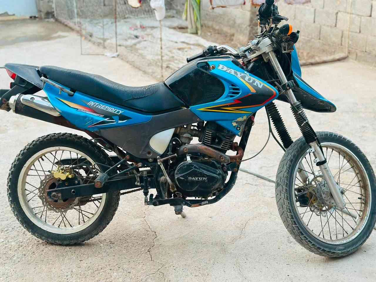 سلام عليكم دراجه للبيع فاز صيني سعر 600 وبيه مجال المكان كوت***********
